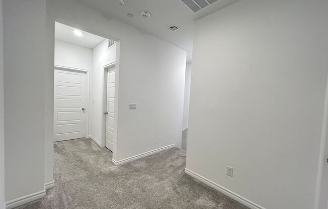 3 beds, 2.5 baths, $2,595, Unit # 1070