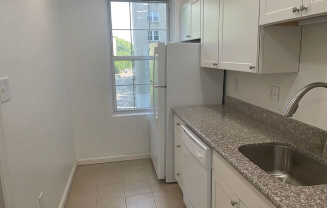 2 beds, 1 bath, 1,331 sqft, $1,700, Unit Royal York 502