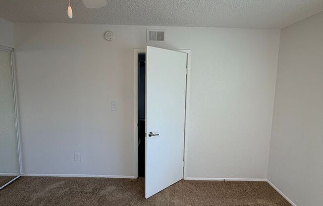 2 beds, 1 bath, 890 sqft, $2,590, Unit 304