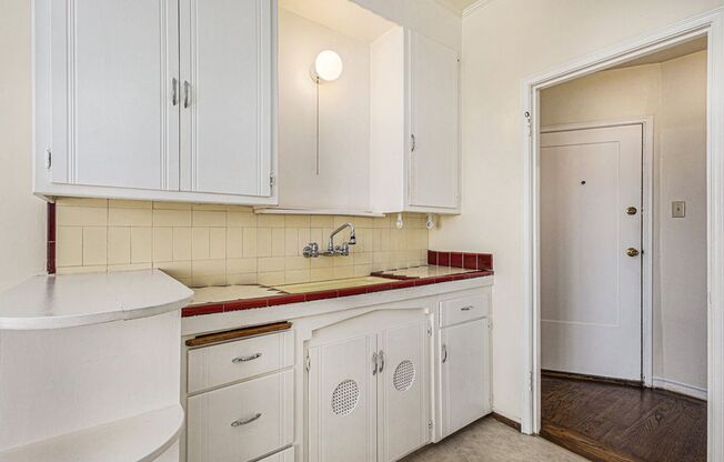 1 bed, 1 bath, $1,800, Unit 4