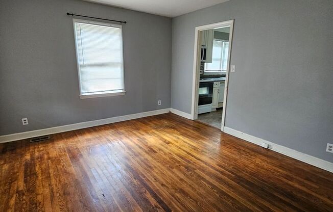 3 beds, 1 bath, $1,100