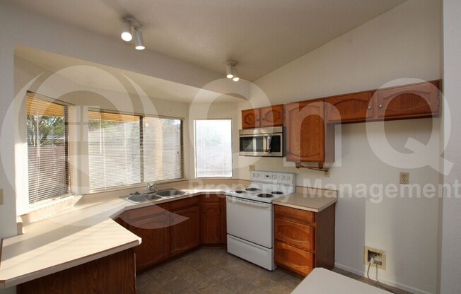 2325 W Gregg Dr