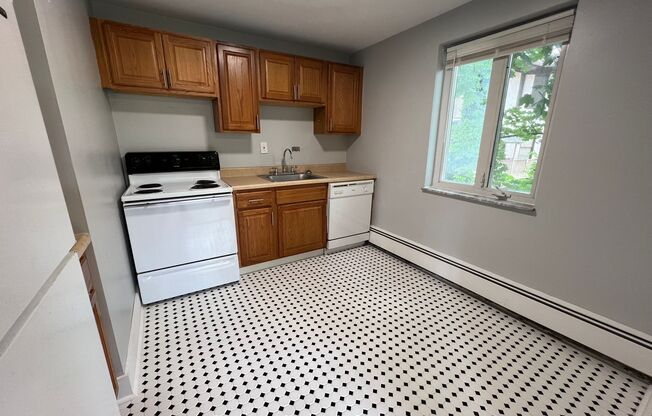 1 bed, 1 bath, 800 sqft, $1,399, Unit 600 South Highland Ave. #203