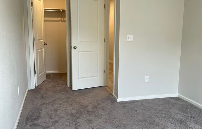 3 beds, 2.5 baths, $2,350, Unit Unit 1