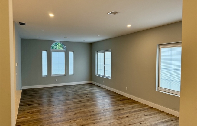 3 BURKE LN