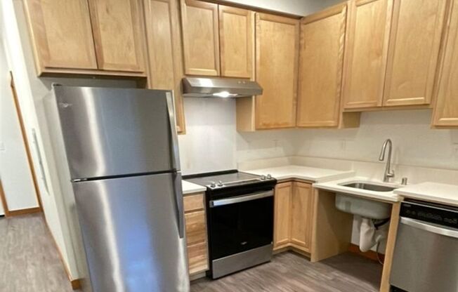 3 beds, 1 bath, $2,250, Unit 1200 #105