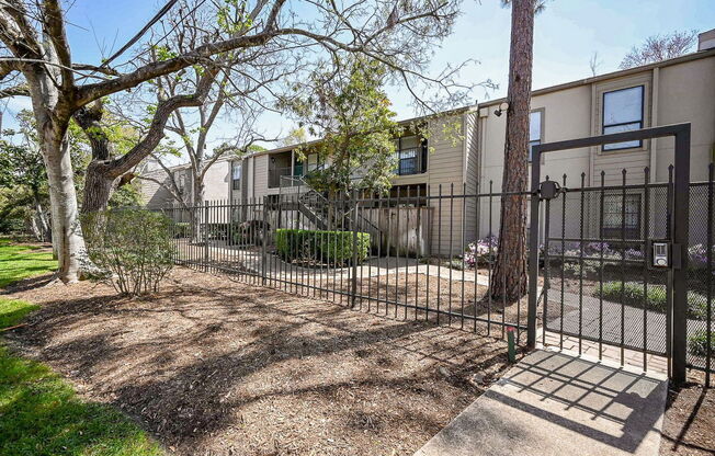 1100 Augusta Dr 8