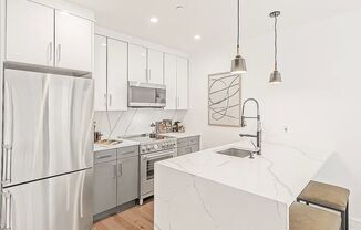 30 37 32 ST