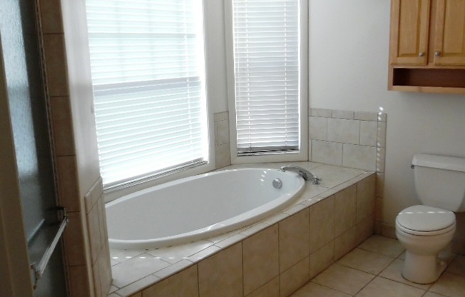 2 beds, 2 baths, 840 sqft, $2,331, Unit 4-0608