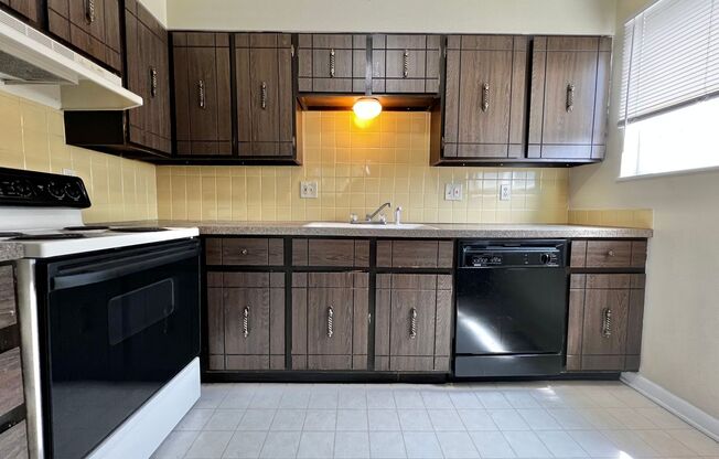 **Charming 2-Bedroom Downstairs Unit in Prime Fort Collins Location**