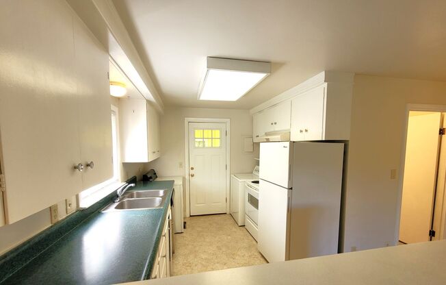 2 beds, 1 bath, $1,795