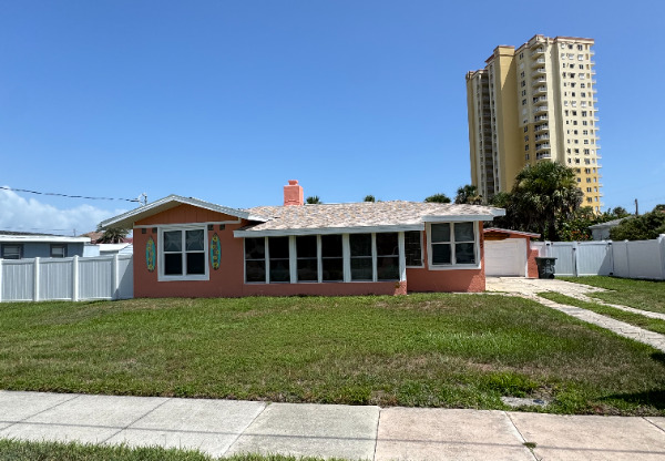 385 WOODLAND AVE