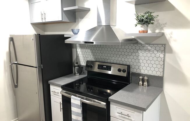 1 bed, 1 bath, 696 sqft, $1,995, Unit 18