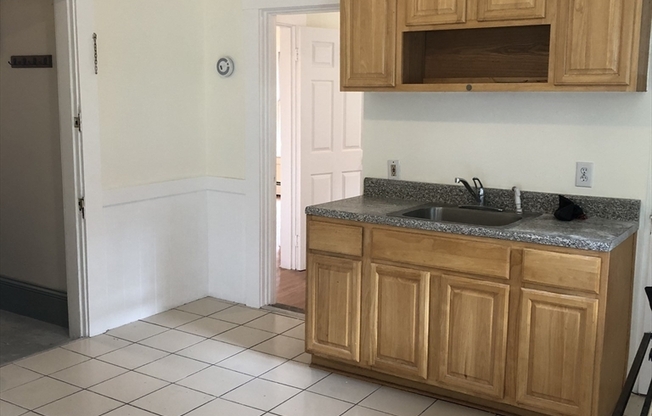 2 beds, 1 bath, 900 sqft, $2,200, Unit 2