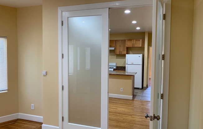 475 W Macarthur - 270