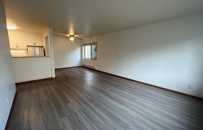 2 beds, 1 bath, 900 sqft, $1,995, Unit 210