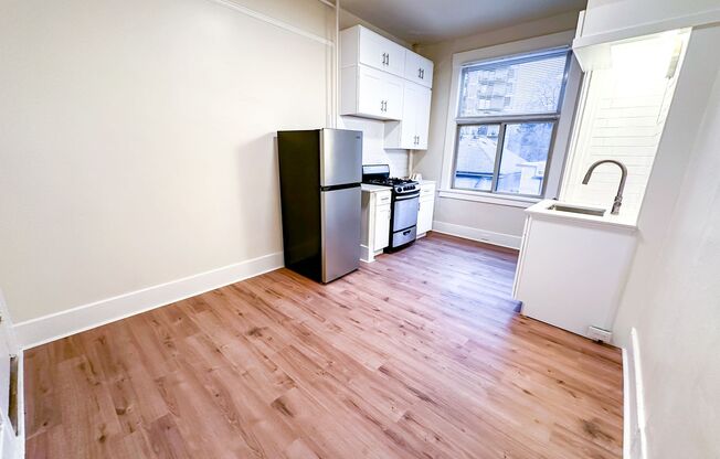 Studio, 1 bath, 200 sqft, $825, Unit 205