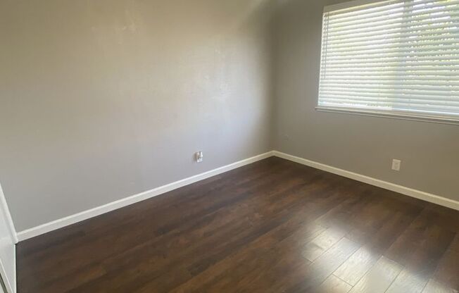 2 beds, 1 bath, 800 sqft, $1,850, Unit O-19