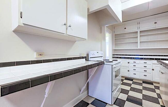 1 bed, 2 baths, 737 sqft, $1,450, Unit 101