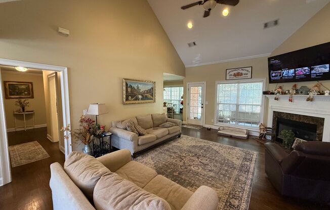 Beautiful 3 Bed, 2.5 bath in Camden Ridge Subdivision