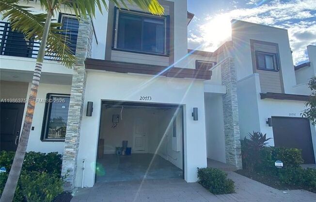 20773 NE 5TH CT MIAMI, FL 33179