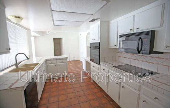 8702 E SELLS DR