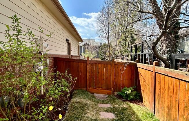 Spacious Garden-level Condo with Kitchenette in North Boulder