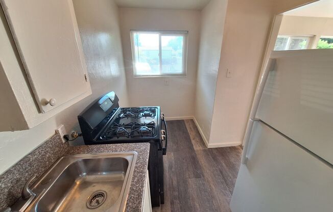 SACRAMENTO AVE. APARTMENTS
