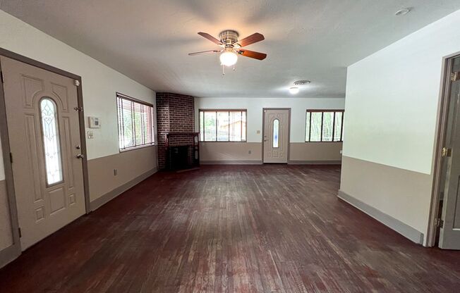 5-Bedroom House off University Ave - Available NOW!