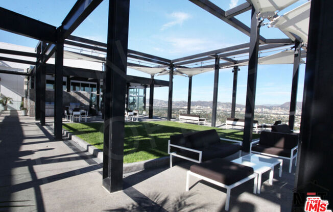 1 bed, 1 bath, 710 sqft, $2,400, Unit 809