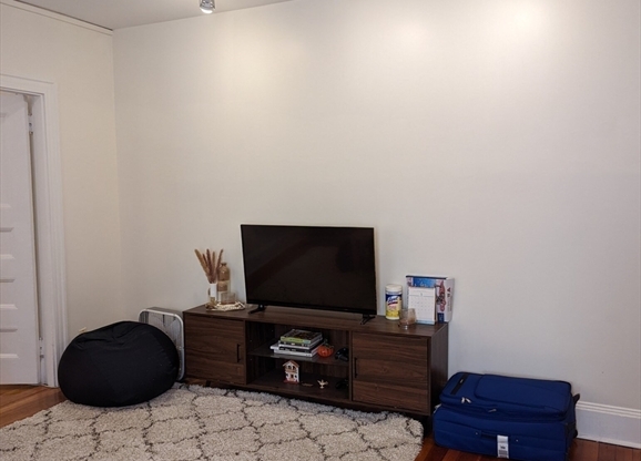 1 bed, 1 bath, 572 sqft, $3,200, Unit 6C