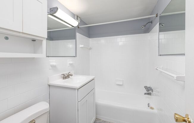 Rare, Bright, Beautiful renovated huge corner 1 Bedroom with balcony and All-Inclusive Pricing .