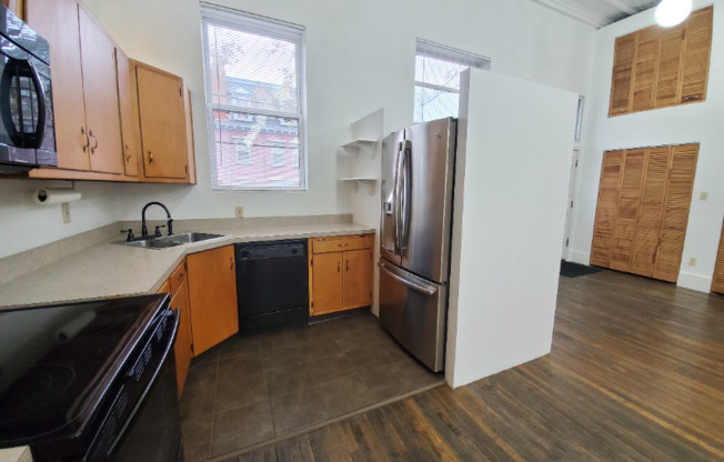 1704 MARY ST