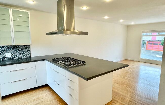 3BD/2BA+Office Classic Portola Home! Parking! Laundry! Decks and Yard! Pet OK! PROGRESSIVE