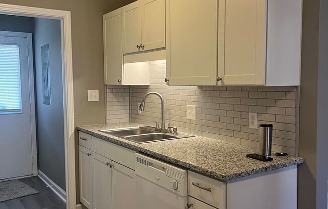 1 bed, 1 bath, $1,200, Unit E3