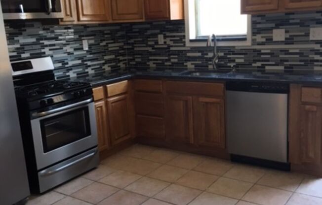 2445 East Huntingdon Street