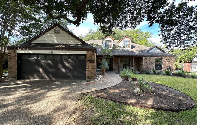 Spacious Single Story 4 Bedrooms, 2 Bathrooms Enclosed Sunroom for rent in South Austin Onion Creek for Rent!