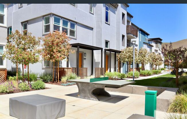 Gorgeous 3-story Townhome Available for Rent! Cherry-Guardino Neighborhood