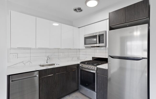 6758 N. Sheridan Rd.