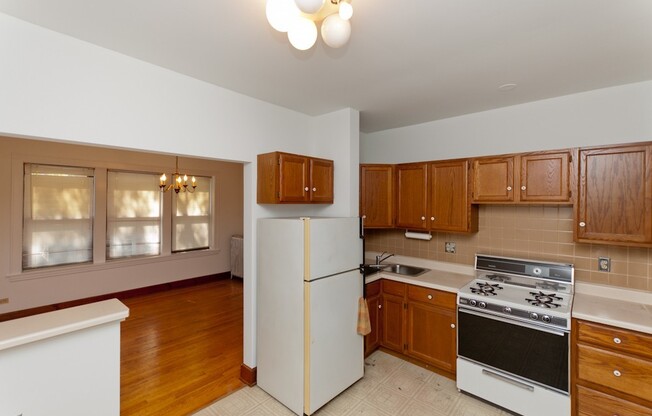 Spacious East Lakeview One Bedroom