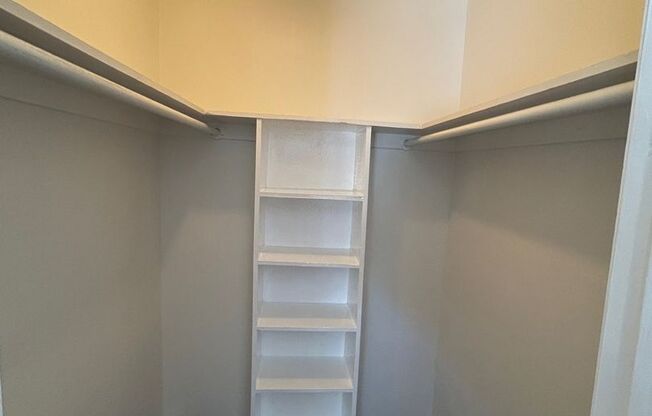 1 bed, 1 bath, 600 sqft, $900, Unit 203