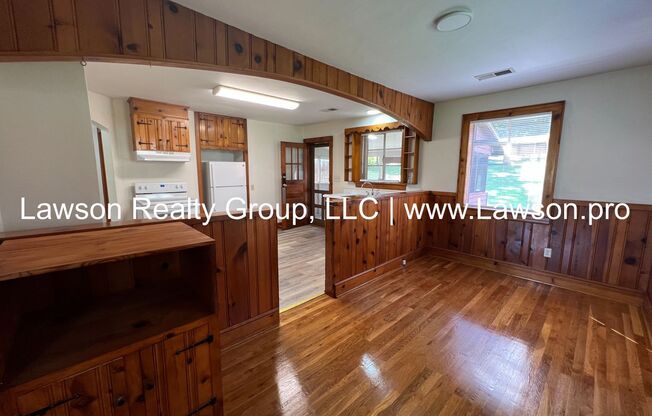 2 beds, 1 bath, $1,395