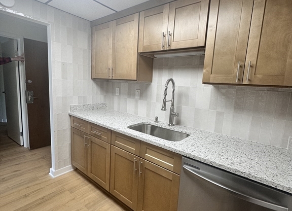 50 56 BROADLAWN PARK