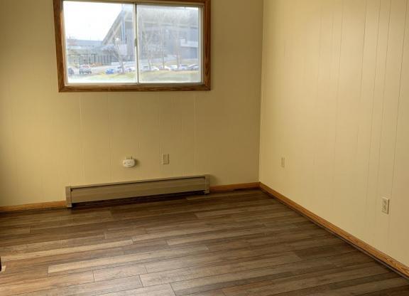 2 beds, 1 bath, 900 sqft, $900