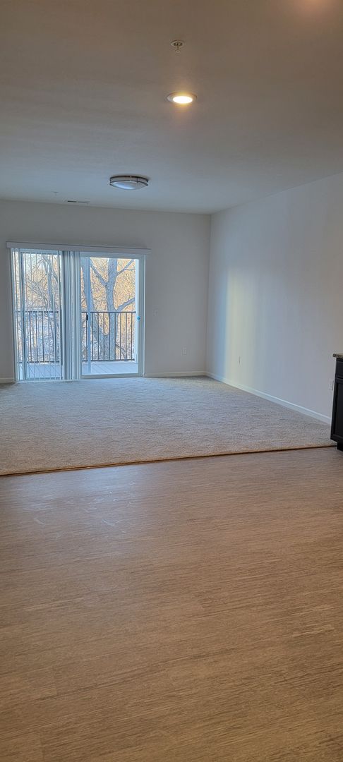 1 bed, 1 bath, 738 sqft, $1,175, Unit 323