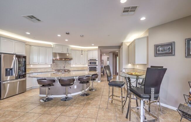 3 beds, 3 baths, $6,995