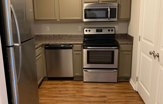 1 bed, 1 bath, 822 sqft, $775, Unit E10