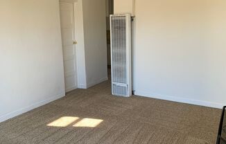 2 beds, 1 bath, $2,200