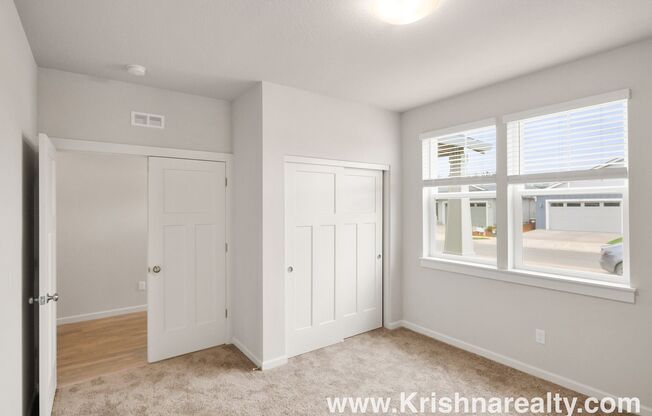 Beautiful Modern *ONE LEVEL 4BD* 2 BA* SINGLE FAMILY HOME* in Laurel Woods Community!
