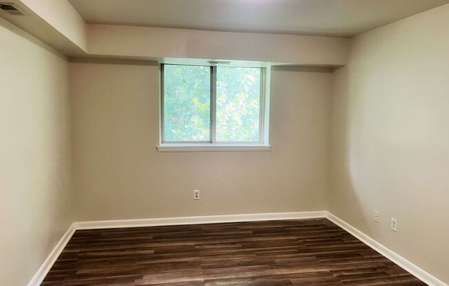 2 beds, 1 bath, $1,600, Unit # 402